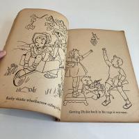 古いアメリカ製の塗り絵帖「HAPPY HOUR PAINT BOOK」未使用品