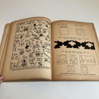古いイギリス製の塗り絵帖「The WHOPPER PAINT BOOK」