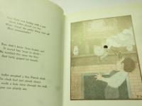 洋書　The Hole Book　(Peter Newell Children's Books)　英語、しかけ絵本　●ページの始めから最後まで「穴」が開いている、しかけ絵本です。　