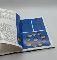 THE AKAN WORLD OF GOLD WEIGHTS