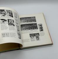 THE ILLUSTRATED GUIDE TO THE COLLECTIBLES OF COCA-COLA