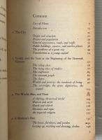 The Daily Life of the Aztecs on the Eve of the Spanish Conquest