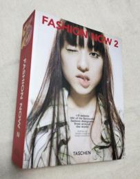FASHION NOW 2  i-D selects 160 of its favourite fashion designers from around the world  英文
ファッション・ナウ 2 i-Dが世界中からお気に入りのファッションデザイナー160人を選出