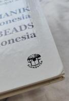 Manik-manik di Indonesia = Beads in Indonesia / Sumarah Adhyatman, Redjeki Arifin