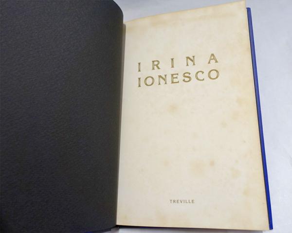 12/13〜14は対応・返信不可　貴重イリナ・イオネスコの絵葉書５点ほか イリナ・イオネスコ写真集2冊一括 ・『R』2004初版カバー ・『復刻版