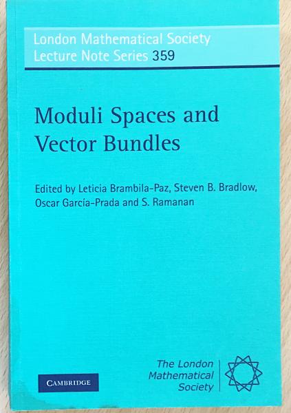 英語数学洋書 Moduli spaces and Vector bundles【モジュライ