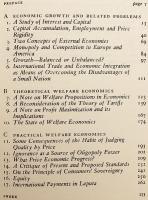 【英語洋書】 福祉と経済成長に関する論文集 『Papers on welfare and growth』