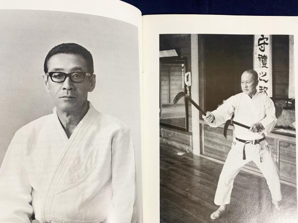 琉球古武道　トンファー 入門書 井上元勝 ひとりでできる入門書 鎌 (KAMA)(井上元勝著 ; 青濤社編) / 古本