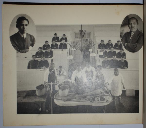 京都帝国大学医学部卒業記念写真帖 大正十二年度 / 玉城文庫