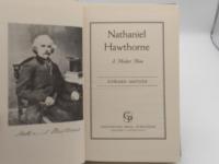 Nathaniel Hawthorne: A Modest Man(英)
