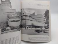 The Solomon R. Guggenheim Museum; New York. Frank Lloyd Wright; Architect.(英)フランク・ロイド・ライト　建築　グッゲンハイム美術館