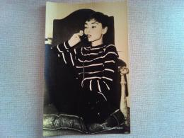 オードリー・ヘップバーン　ポストカード　1枚