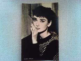 オードリー・ヘップバーン　ポストカード　1枚