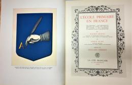 L'école primaire en France : ses origines, ses différents aspects au cours des siècles, ses luttes, ses victoires, sa mission dans la démocratie