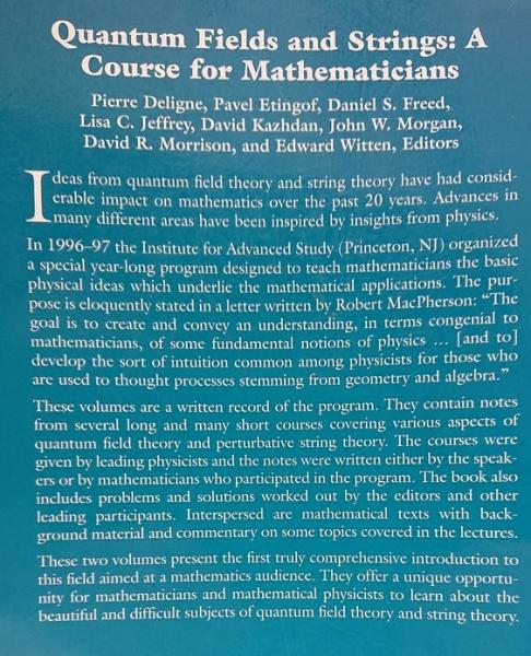 物理学洋書】Quantum Fields and Strings: A Course for