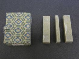 ２ 3　印材　青田石　15×15×60ｍｍ ２本　7×15×6ｍｍ １本