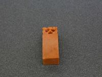 5　5　印材　青田石　紅青田　花の彫　13×15×35㎜