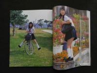 萩原愛写真集　乳白色の放課後　撮影/井上一真