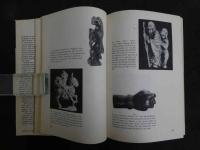 ６　2  THE NETTHUKE HANDBOOK　根付け研究　英文　