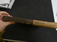 ６　2  FABLES IN IVORY　Japanese Netsuke and Their Legende　by　Adrienne　Barbanson　英文