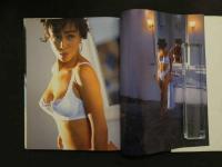 ６　2  柏原芳恵写真集　時の愛撫