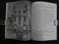 5　2  The Wedding Ghost　Leon Garfield　Charles Keeping　Oxford University Press　英文