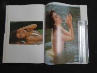 ３　浜田朱里写真集　Half　moom　
