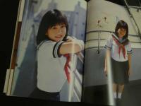 ４3　佐津川愛美（14歳）ファースト写真集　［天使に出会った日］　
      撮影／若杉ケンジ　ジュニアアイドル
