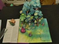 ２　海外絵本　仕掛け本　Alice's Adventures in Wonderland　Robert SABUDA　2003年　LITTLE SIMON　英文　洋書　児童書