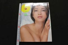 2  ８　宗政美貴写真集　Bold