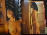 ８　5　秋本奈緒美写真集　Womb　ウーム　渡辺達生撮影　1992年初版