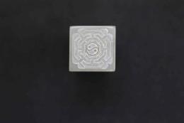 5　5　⑦石印材　陰陽太極図　24×24×74㎜