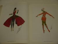 ERTE’S　THEATRICAL　COSTUMES　in　Full　Color　Dover　Publications，　Inc．　New　York　