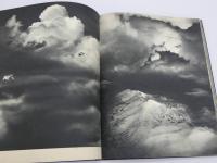 FLUG　UND WOLKEN