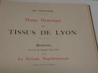 Musee　Historiqui　DES　TISSUS　DE　LYON　図版２５枚　改装本　仏文　