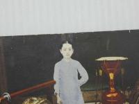 朝鮮民衆風俗　楽器の前に立てる若き妓生　絵葉書