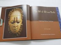 The Art of African Masks Exploring Cultural Traditions 英文　１冊