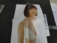 島崎遥香ファースト写真集　ぱるる、困る。　撮影：中山雅文　ポスター付
