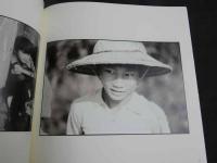 nguoi di qua lang　a village passer-by　nguyen huu tuan stephan lahusen 他　英文他