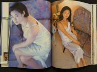 鷲見麻有ファースト写真集　Beyond The Sky
