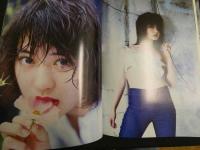 ８　６　②新山千春写真集　撮影/渡辺達生　ワニブックス　1998年初版