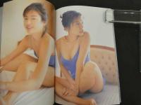 ６　5　井川遥写真集　Good vibwatione haruka igawa　沢渡朔/撮影　2001年重版