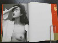 ８　秋本奈緒美写真集　Womb　ウーム