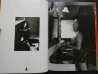 ８　秋本奈緒美写真集　Womb　ウーム