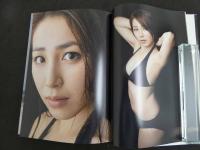 5　5　吉川友写真集　誘惑　撮影：西條彰仁　2014年初版