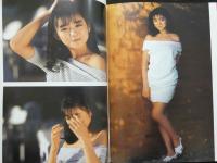 ８　秋元ともみ写真集　だきしめて…　ニューアイドル写真集18