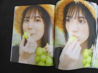 2  5　小坂奈緒1st写真集　君は誰？
