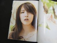 2  5　鈴木愛理写真集　『共鳴』