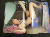 ２　5　岩佐真悠子写真集　Sixteen Blue　塚田和徳／撮影　２００４年　４版