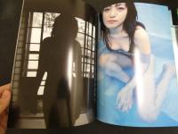 2  ２　江川有未・写真集　yumi